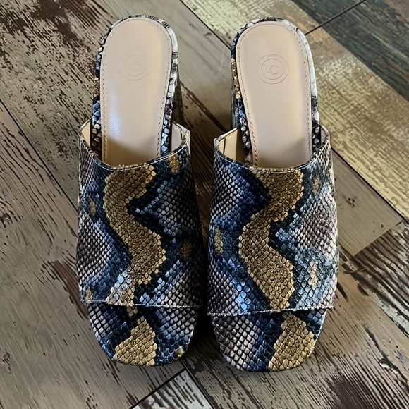 Urban Outfitters blue and gold snakeskin platform heels - Picture 2 of 2